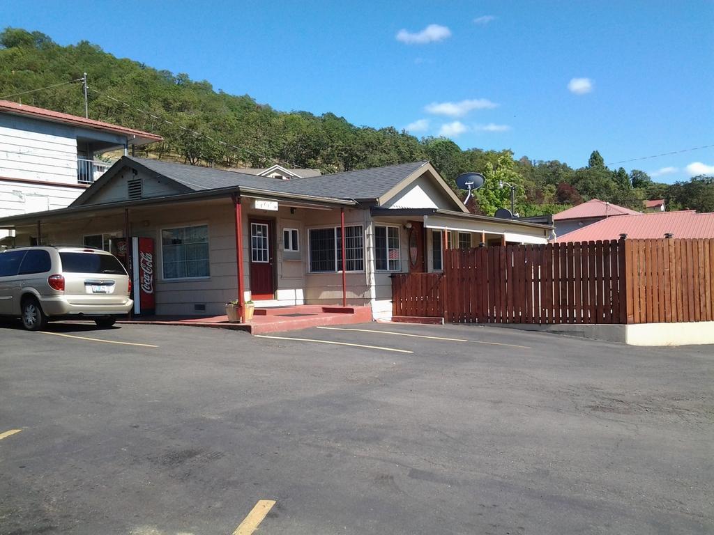 Roseburg Inn Ngoại thất bức ảnh