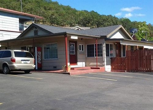 Roseburg Inn Ngoại thất bức ảnh